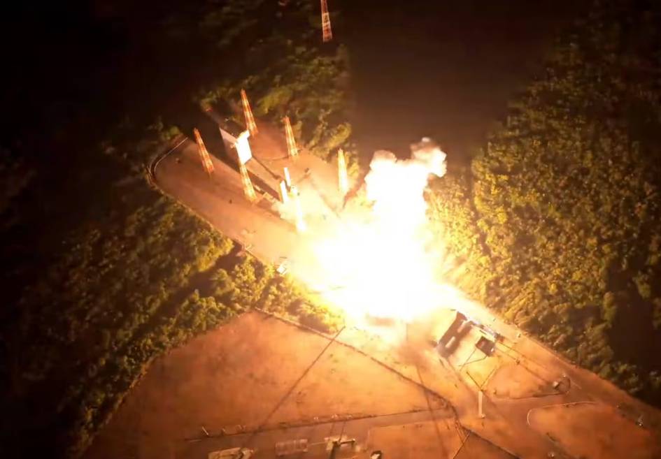 Janubiy Koreya raketasi uchirilgach qulab tushdi (video)