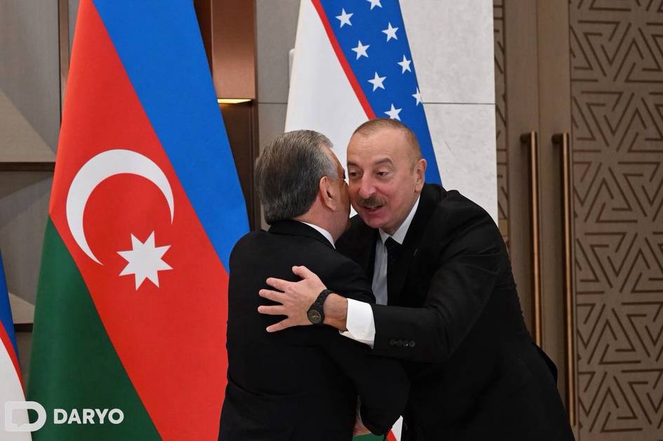 Шавкат Мирзиёев поздравил Ильхама Алиева с днем рождения