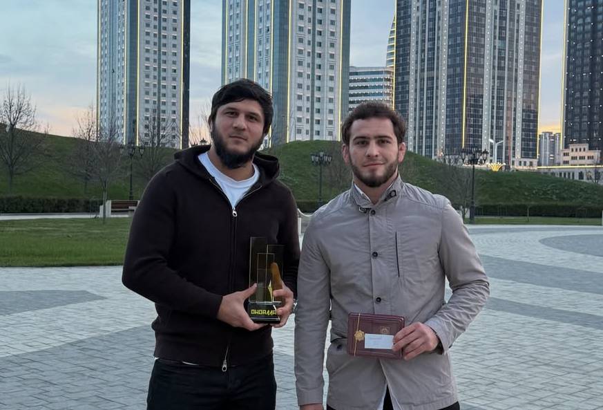 Razambek Jamalov Chechenistonda mukofotlandi 