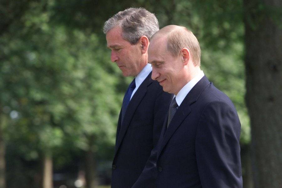 Путин 2001-йилда Бушдан Россияни НАТОга қўшишни сўрагани маълум бўлди