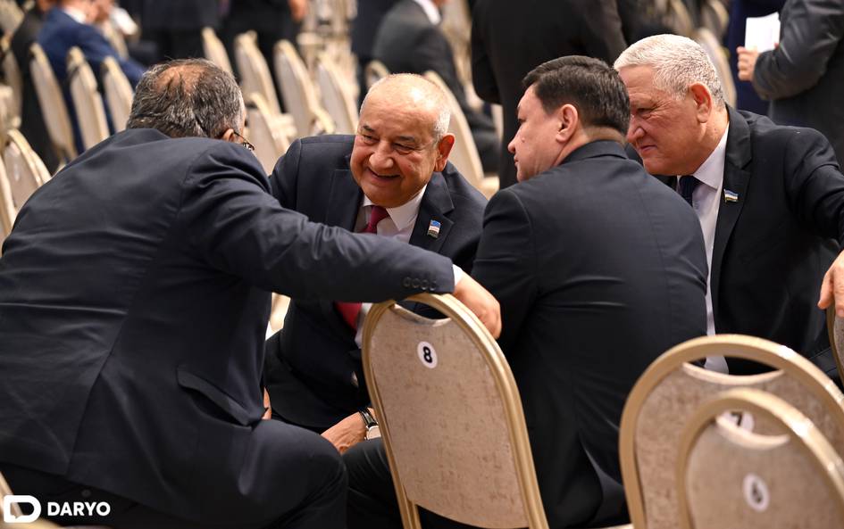 Murojaatnoma oldidan gurunglar — fotoreportaj