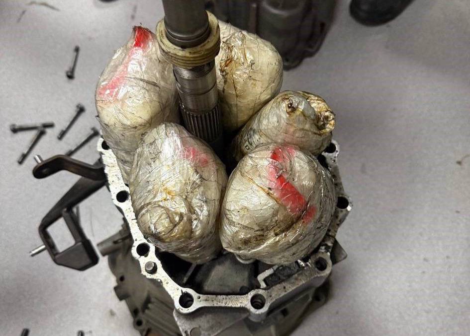 Пресечена попытка ввоза из России крупной партии мефедрона, спрятанного внутри автозапчасти (видео)