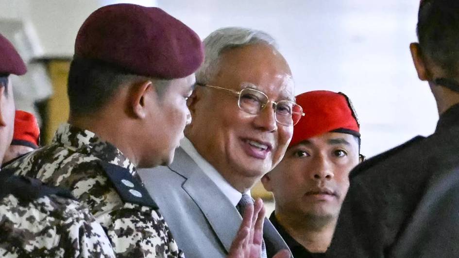 Malayziya sobiq bosh vaziri yana 15 yilga hukm qilindi