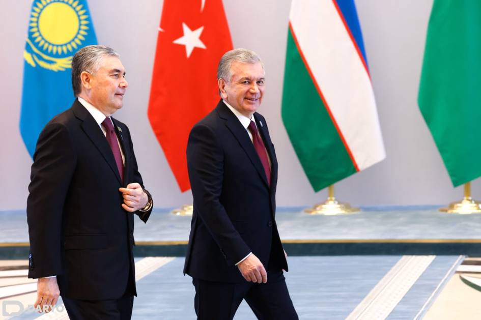 Шавкат Мирзиёев провел телефонный разговор с Гурбангулы Бердымухамедовым