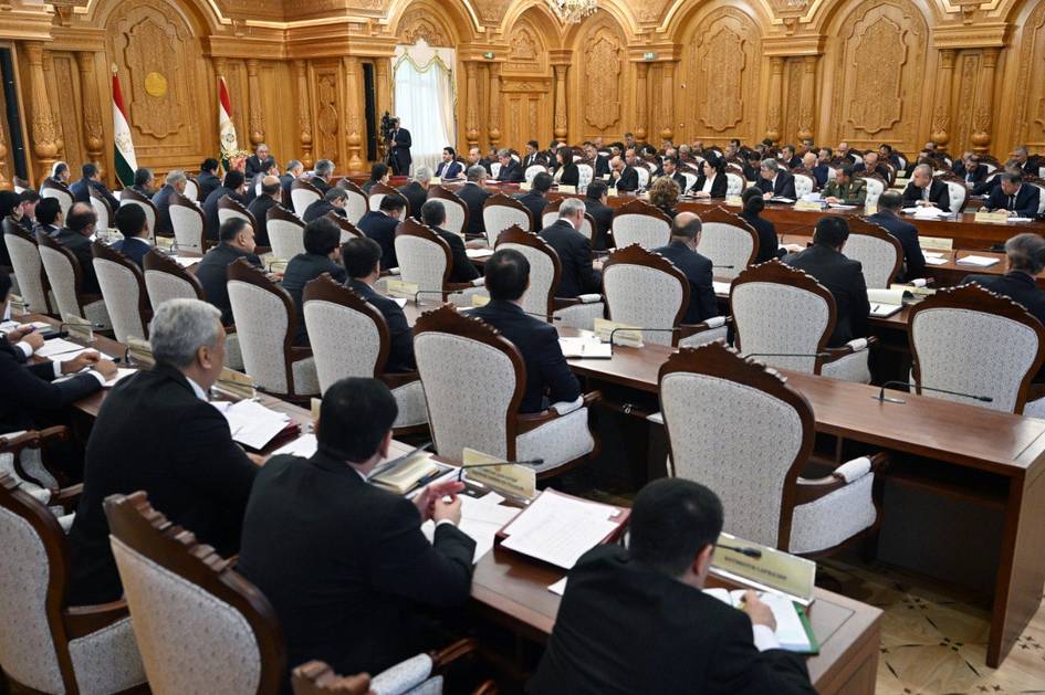 Чорва ва уйдан тортиб илмий даромадларгача: Тожикистонда декларация қиладиган амалдорлар рўйхати кенгайтирилди