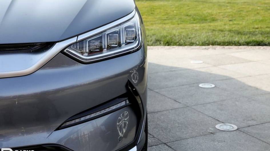 Ўзбекистонда электромобилларни зарядлаш тармоқлари ва ипак газлама тўқиш дастгоҳларининг эҳтиёт қисмлари божхона солиғидан озод қилинaди