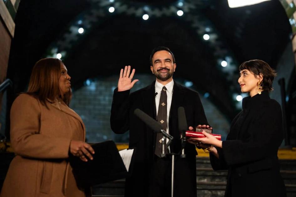 Нью Йорк мэри лавозимининг биринчи кунидаёқ Исроилни қўллаб-қувватловчи фармонларни бекор қилди