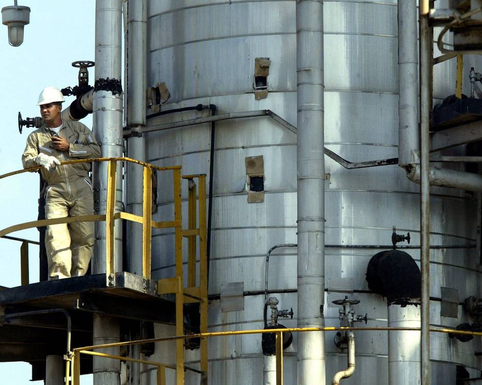 Венесуэладаги воқеалар сабаб нефть нархи тушиб кетди