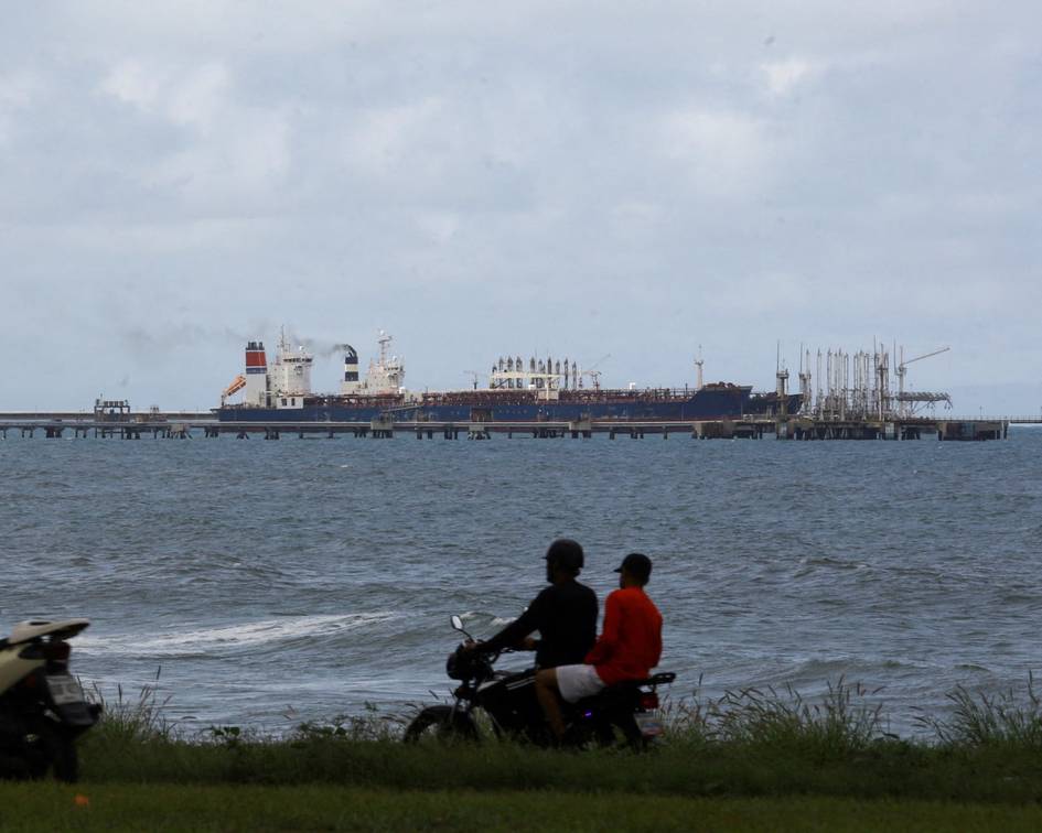 “Венесуэла АҚШга 50 млн баррелгача нефть етказиб беради” — Трамп