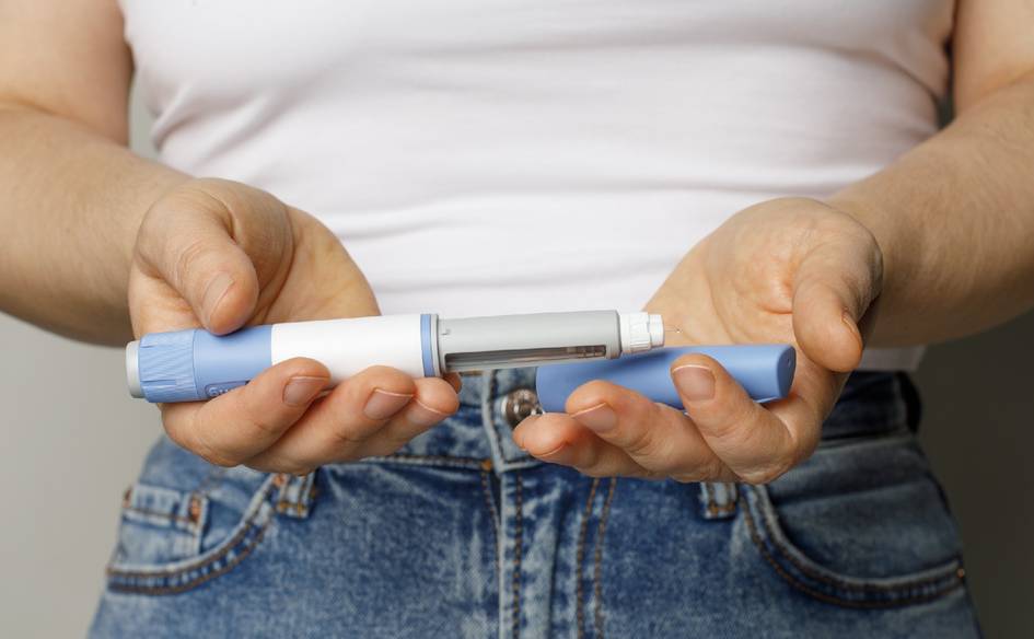 Ozdiruvchi inyeksiyani to‘xtatganlar vazni parhez qiladiganlarnikidan to‘rt baravar tez qaytadi — tadqiqot