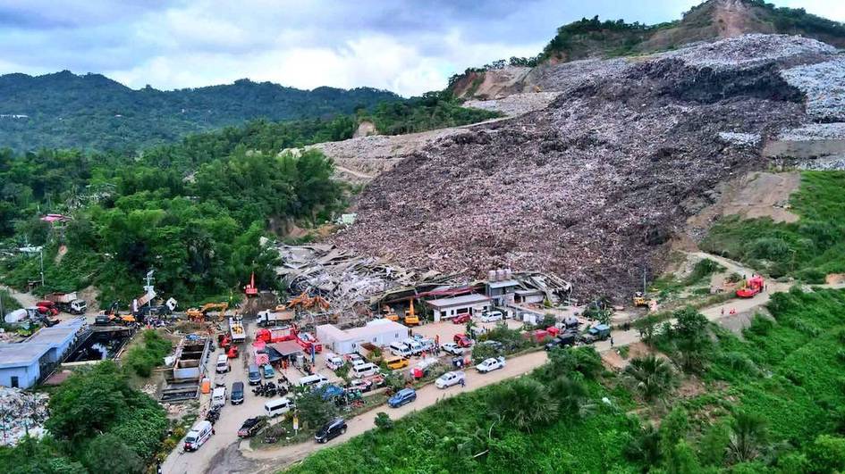 Filippindagi poligonda chiqindi uyumi o‘pirilib, odamlarni bosib qoldi (video)