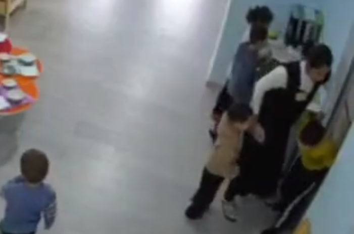 Чирчиқдаги имконияти чекланган болаларга қўпол муносабатда бўлган тарбиячилар ишдан ҳайдалди