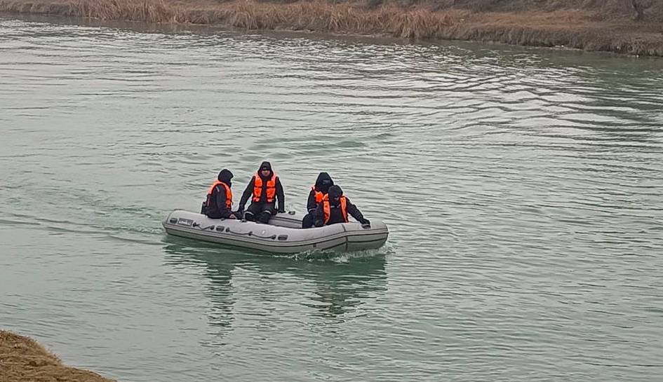 IIB xodimi mashinasida urib, kanalga tashlab yuborgan murda qariyb bir oydan buyon qidirilmoqda