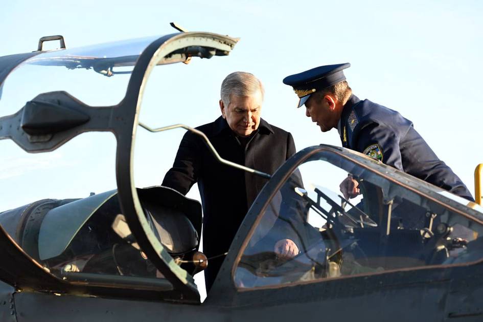 Шавкат Мирзиёев посетил Чирчикский авиационный ремонтный завод