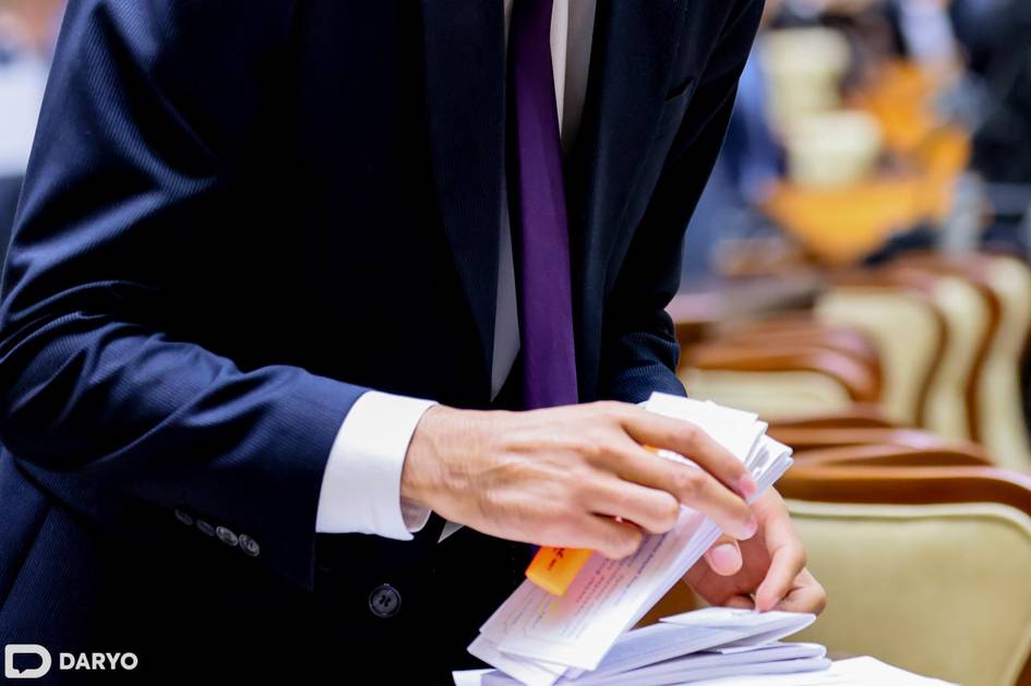 Toshkentda tadbirkorning loyiha hujjatlarini oʻz vaqtida kelishmagan masʼul xodim jazolandi