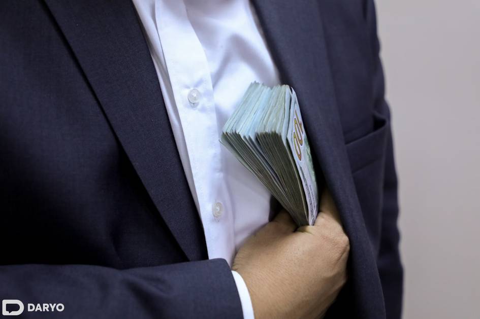 Наманганда ҳоким ёрдамчиси ва кадастр ходими пора билан қўлга тушди