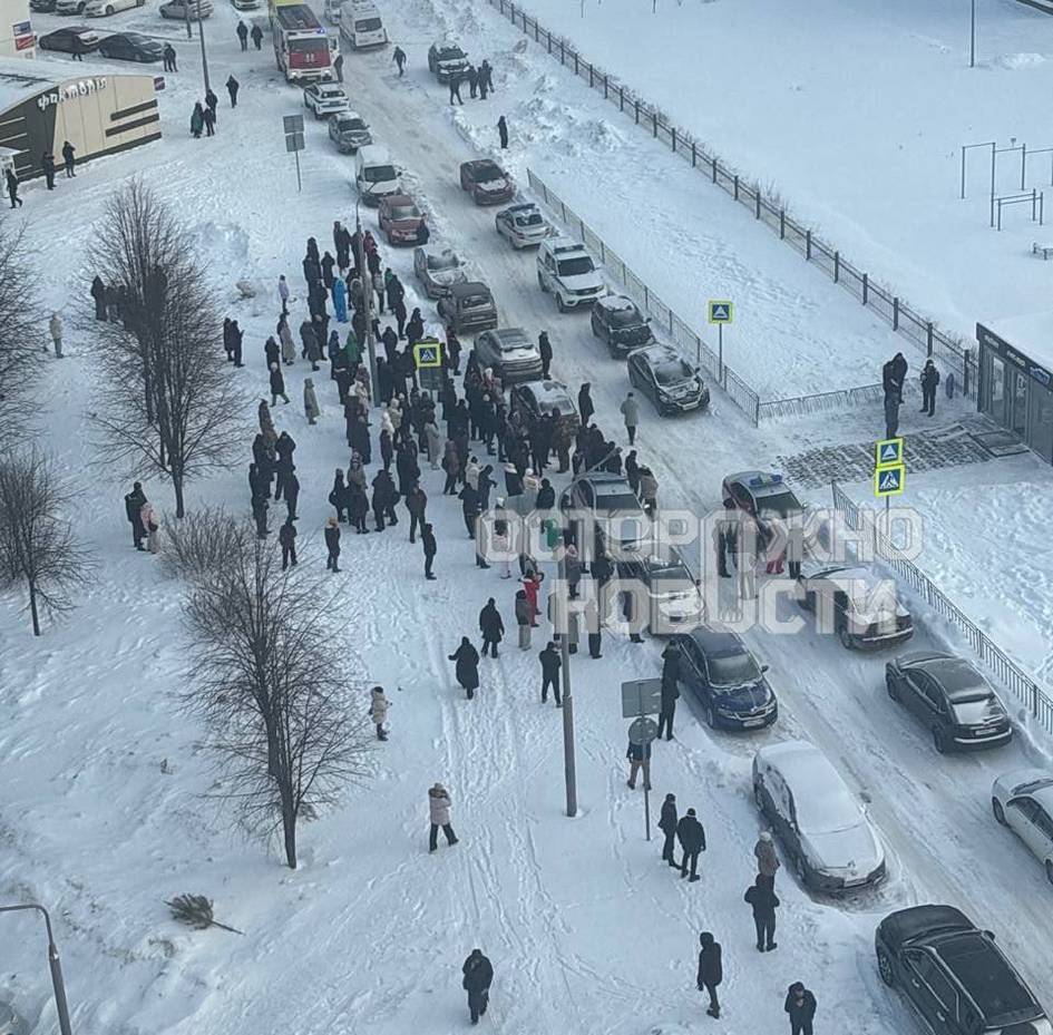 Tataristonda o‘smir litseyga pichoq va pirotexnika olib keldi