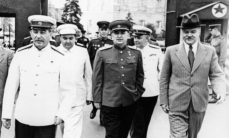 “Врачлар иши”: Сталин ўзини даволаган шифокорларни нега жазолаганди?