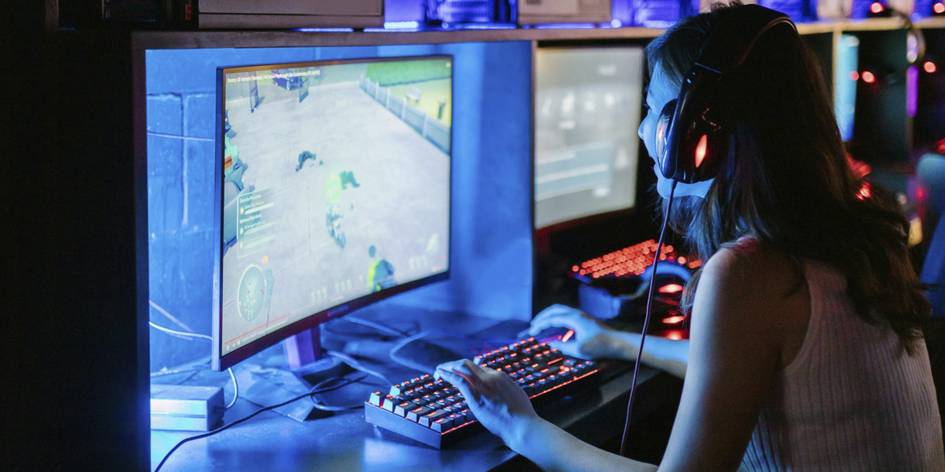 Олимлар йирик тадқиқотда видеоўйинлар ва ижтимоий тармоқларнинг ўсмирлар руҳиятига зарарини рад этди