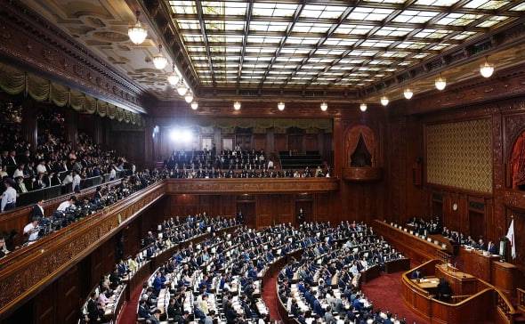 Японияда парламентнинг қуйи палатаси тарқатиб юборилди
