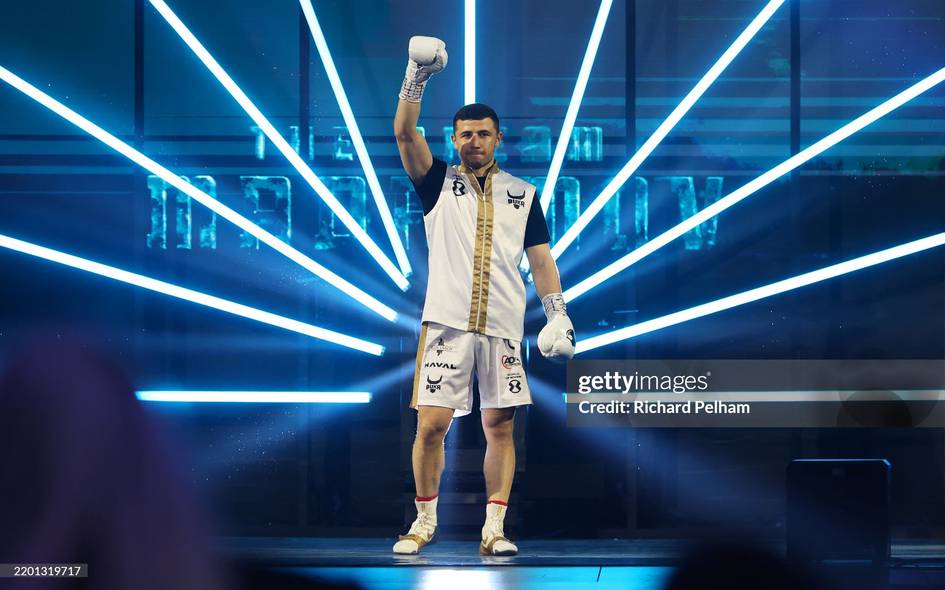 Исроил Мадримов 10 раундлик жангда Луис Давид Салазар устидан ғалаба қозонди