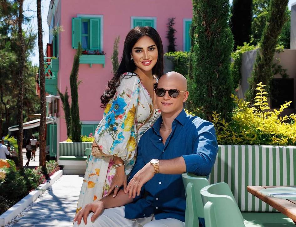 “Эрим қаттиққўлликда ўзбеклардан ўтади”. Муниса Ризаева турмуш ўртоғи, Дубайдаги ҳаёти ва умрага бориши ҳақида гапирди