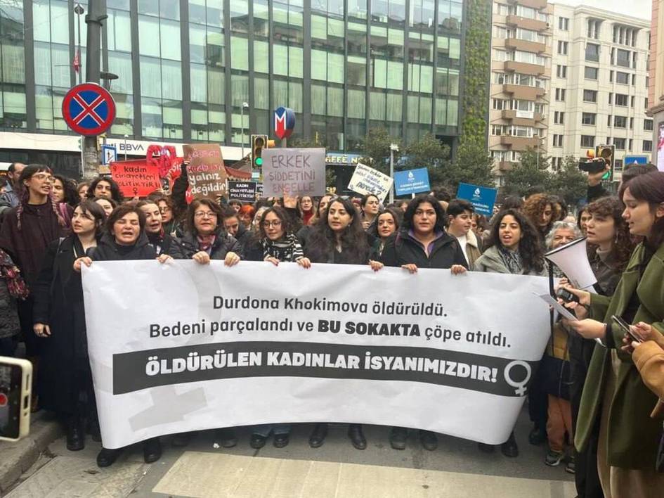Туркияда ўзбекистонлик аёлнинг ўлдирилиши ортидан аёллар намойишга чиқди (фото, видео)