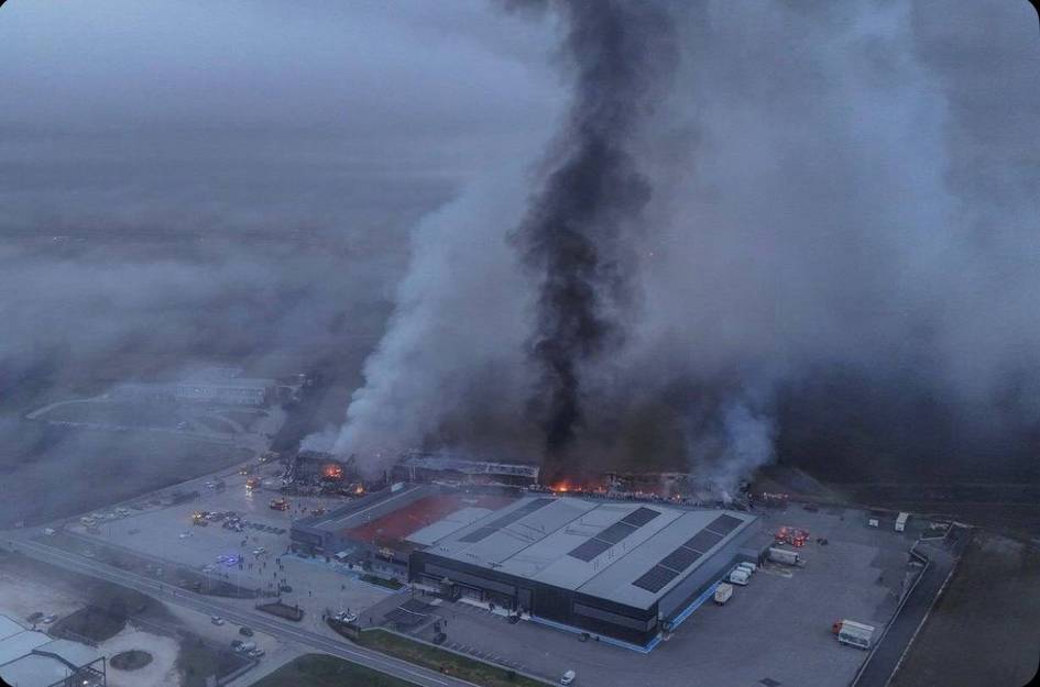 Грецияда қандолат заводида портлаш ва ёнғин юз берди. Қурбонлар бор (видео)