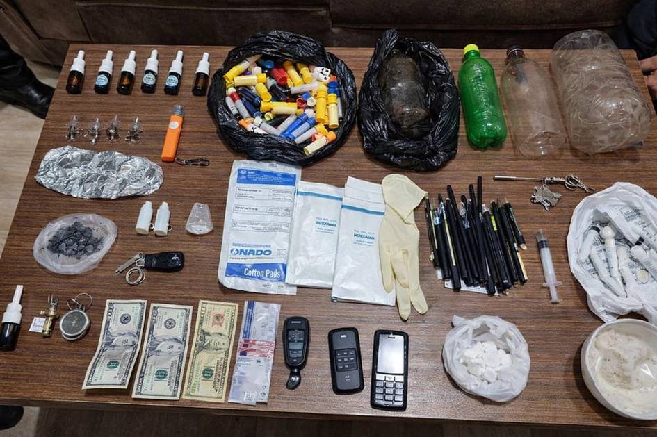 Андижонда хонадонида синтетик наркотик тайёрлаган фуқаро қамоққа олинди