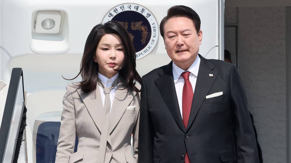 Докторлик диссертацияси плагиат бўлган, кафтга қараб фол очган: Жанубий Кореянинг собиқ биринчи хоними ҳақида нималар маълум?