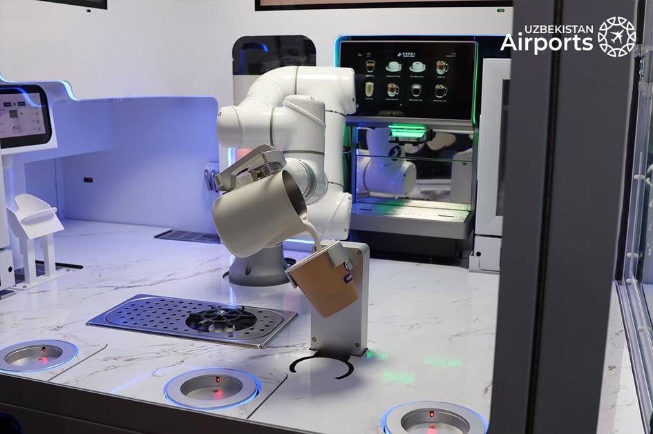 В аэропорту Ташкента заработал первый в стране робот-бариста
