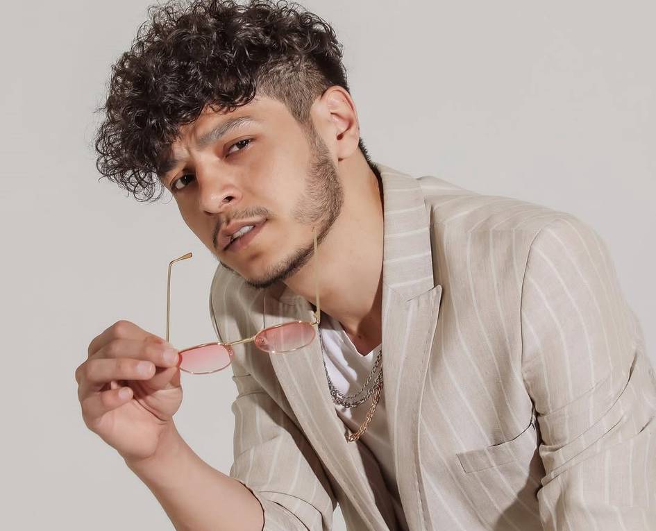 “Маҳзун қўшиқлар машҳур қилади, пул келтирмайди”. Миржалол Неъматов санъатдаги илк қадамлари ҳақида