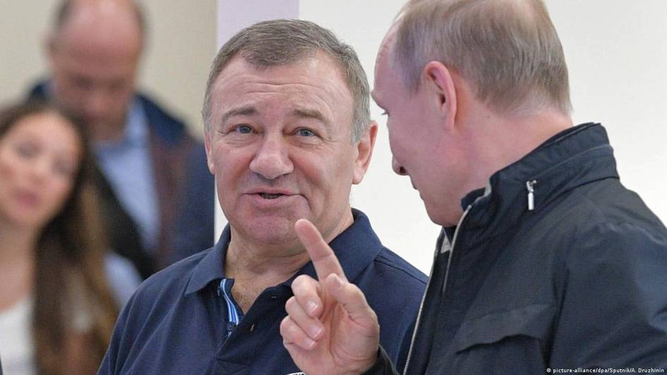 Путиннинг дўсти “Домодедово” аэропортини ярим нархида сотиб олди