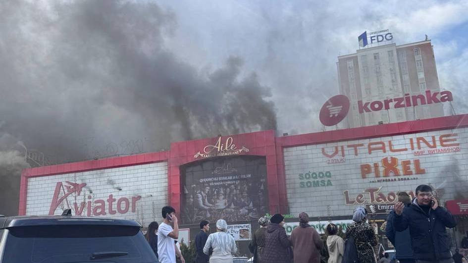В здании Aviator Korzinka в Ташкенте произошел крупный пожар (видео)