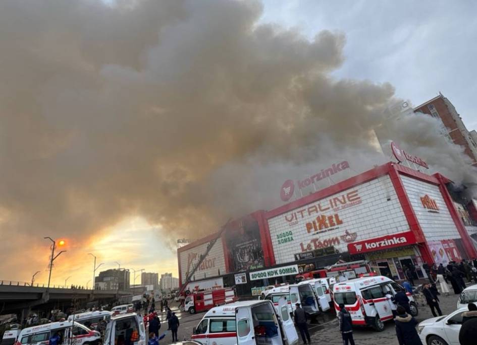 При пожаре в торговом комплексе в Ташкенте погиб один человек