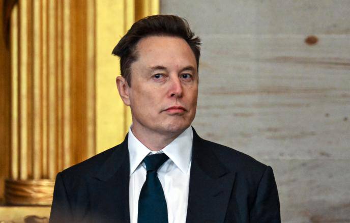 Илон Маск Эпштейннинг мижозлари рўйхатидаги ҳеч бўлмаганда биттасини ҳибсга олишга чақирди