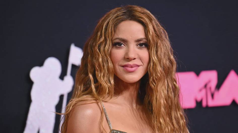Millionlab qalblarni zabt etgan va sevgan insonining xiyonatiga uchragan Shakira 48 yoshda 