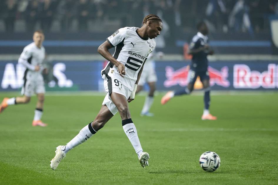 “Ливерпуль” 20 ёшли франциялик ҳимоячи трансферини эълон қилди