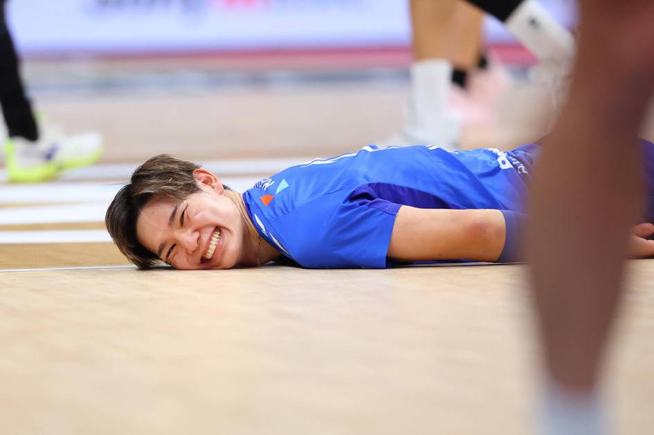 Yaponiyalik voleybolchi hakamdan noodatiy tarzda uzr so‘rab, ijtimoiy tarmoqlarda mashhur bo‘lib ketdi (video)