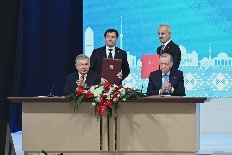 Uzbekistan and Turkiye sign agreements to boost Middle Corridor freight transport 