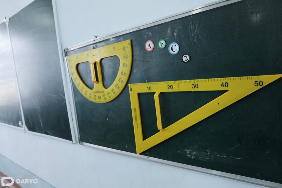 O‘zbekistondagi maktablarda yana qogʻoz kundaliklar, sinf jurnallari joriy etilayotgani rad etildi