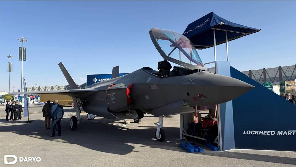 Саудия қироллик байроғи туширилган F-35 қирувчисини намойиш этди — WDS 2026 кўргазмасидан фоторепортаж