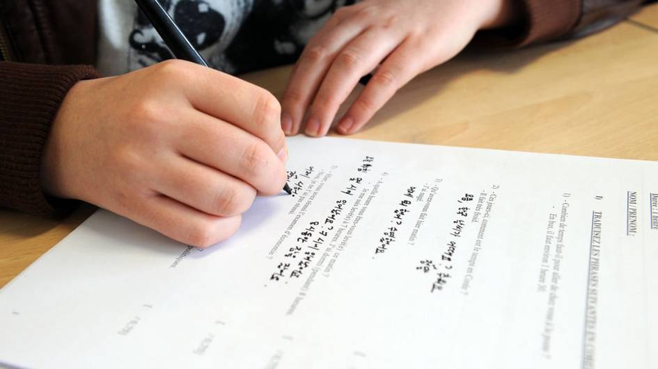 Janubiy Koreya ishchi migrantlar uchun til bilish talablarini kuchaytiradi