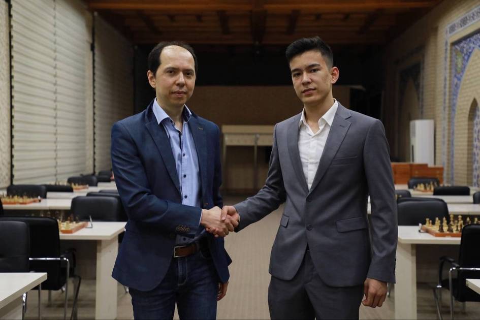 “Nodirbek Abdusattorov nafaqat shaxmat, balki futbolni ham yaxshi o‘ynaydi” — Rustam Qosimjonov