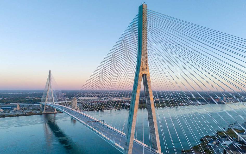 Трамп угрожает сорвать открытие нового моста между США и Канадой