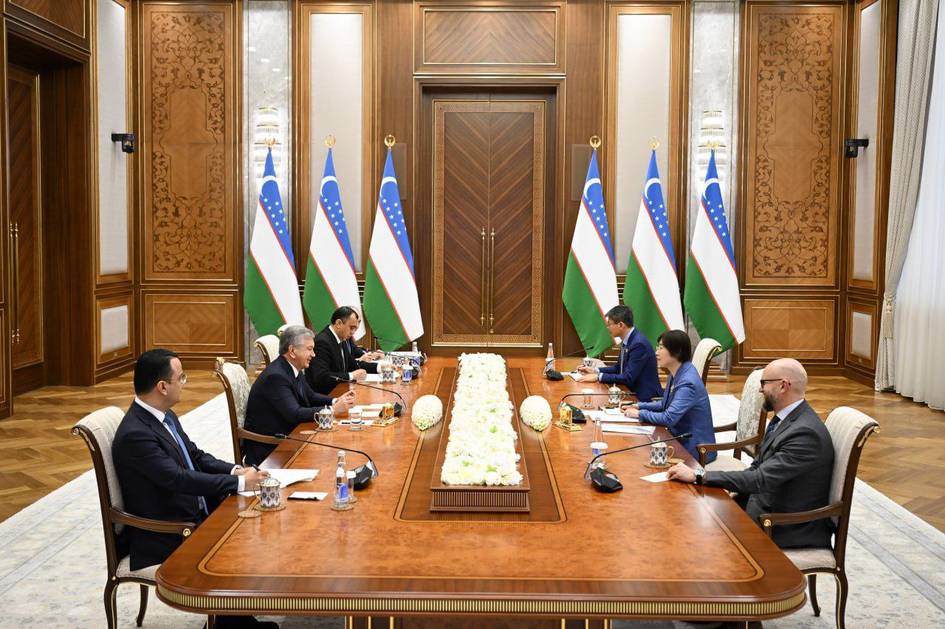 Шавкат Мирзиёев принял президента Азиатского банка инфраструктурных инвестиций