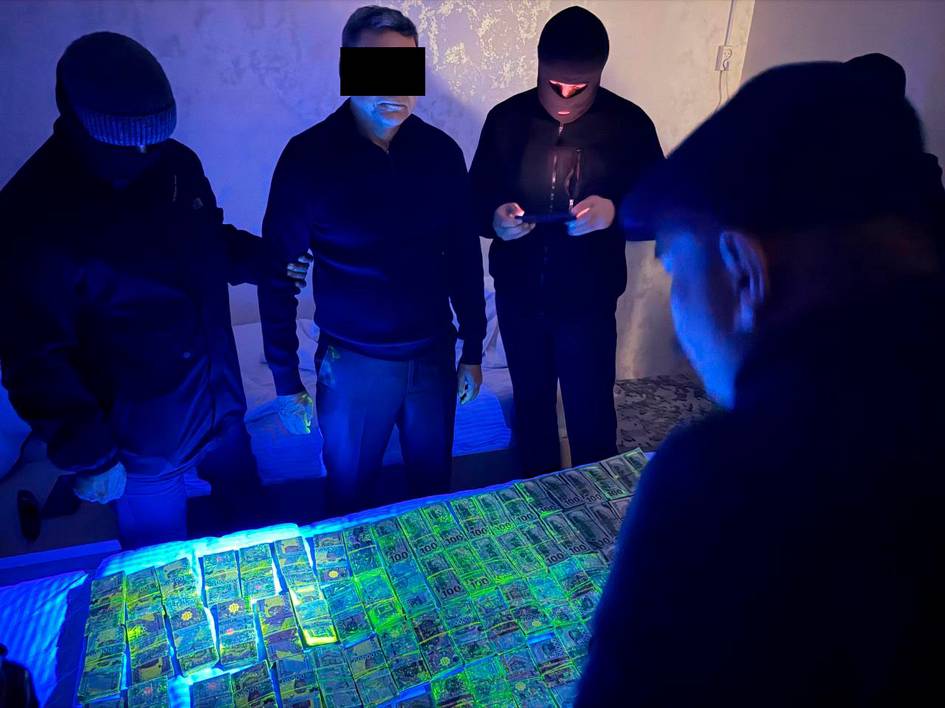 Бухорода 600 минг доллар пора талаб қилган шахс қамоққа олинди