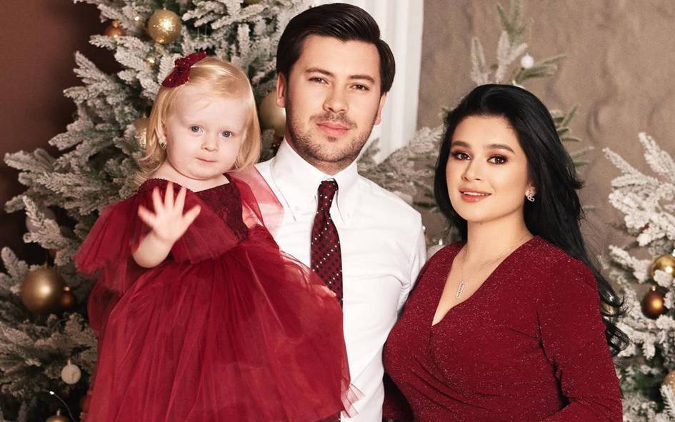 “Yasmin buncha mashhur bo‘lib ketadi deb o‘ylamaganman”. Shirin Zoitova bloger qizi va Bobur Bobomurod haqida gapirdi