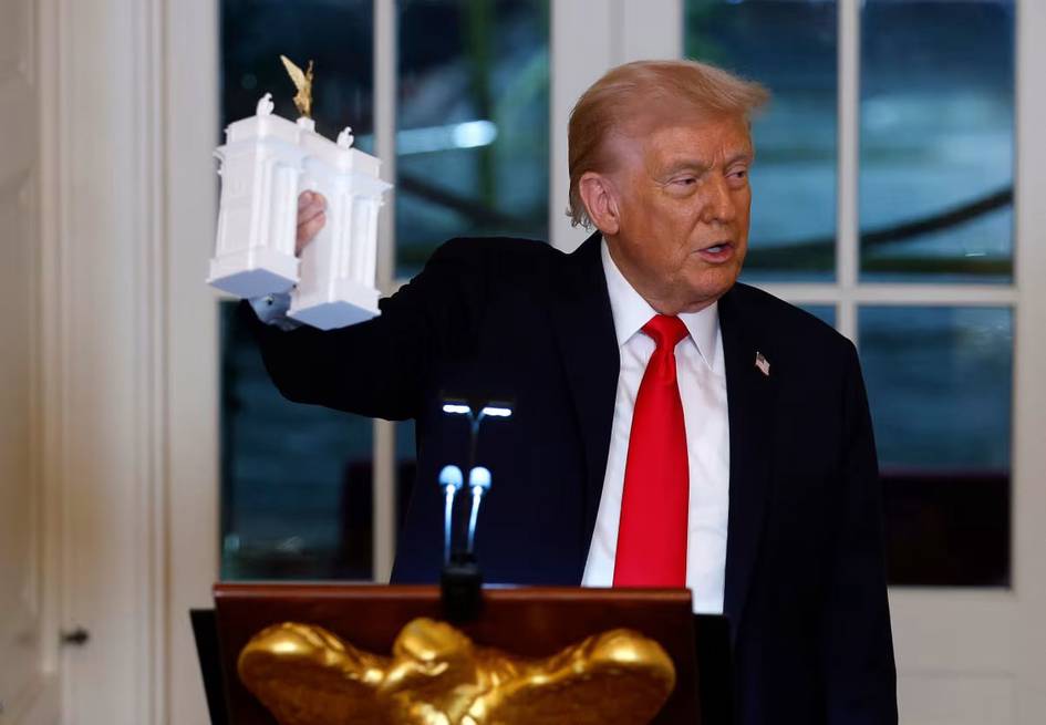 CNN: Трамп Вашингтонда 20 қаватли бино баландлигидаги ғалаба аркини қурмоқчи