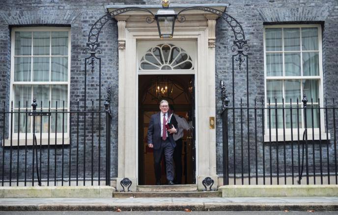 Эпштейн можароси туфайли британияликларнинг 52 фоизи Стармернинг истеъфосини талаб қилмоқда